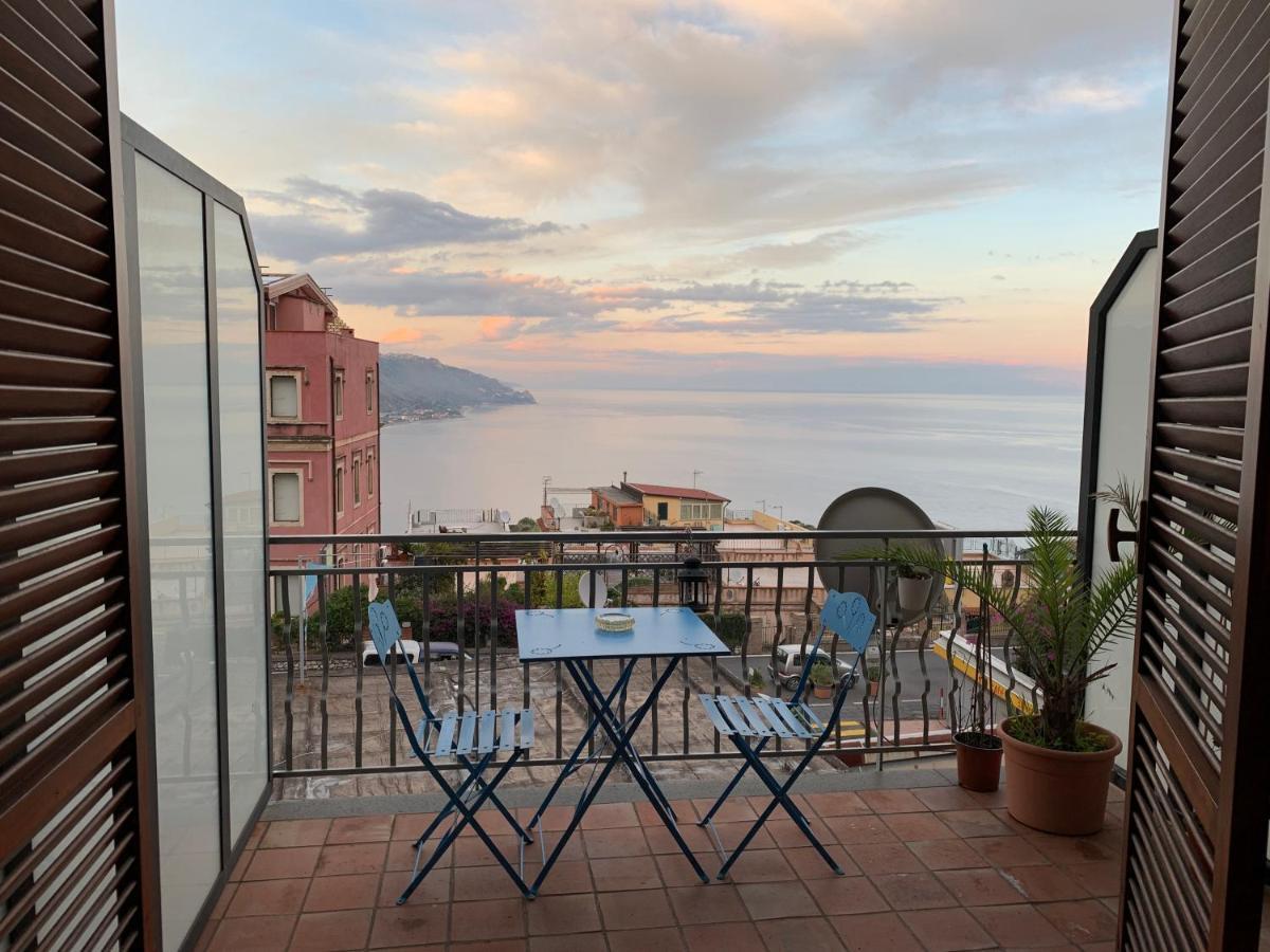 "Sea-See" Studio Taormina Center - Bellissima Vista Mare - Corner Kitchen מראה חיצוני תמונה